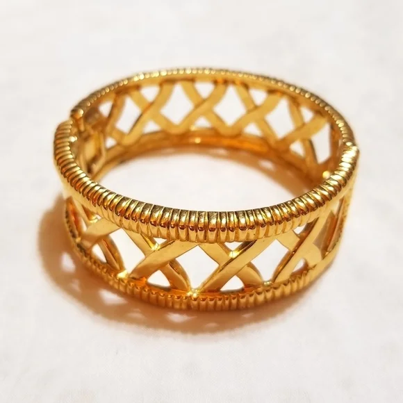 Vintage Liz Claiborne X's Kisses Bangle Bracelet - Picture 6 of 6